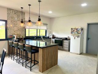 Casa de alto padrão com 5 suítes, piscina e área verde Condomínio Terras De São José II