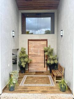 Casa de alto padrão com 5 suítes, piscina e área verde Condomínio Terras De São José II