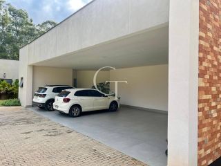 Casa de alto padrão com 5 suítes, piscina e área verde Condomínio Terras De São José II
