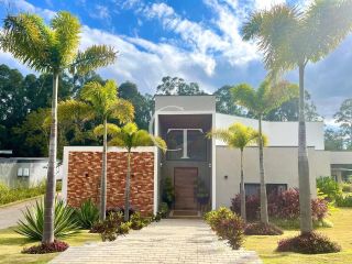 Casa de alto padrão com 5 suítes, piscina e área verde Condomínio Terras De São José II