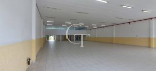 Salão Comercial para Locação com 880 m2 e estacionamento para 27 carros
