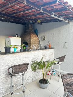 Casa com 03 Quartos
