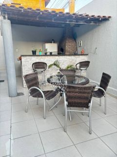 Casa com 03 Quartos