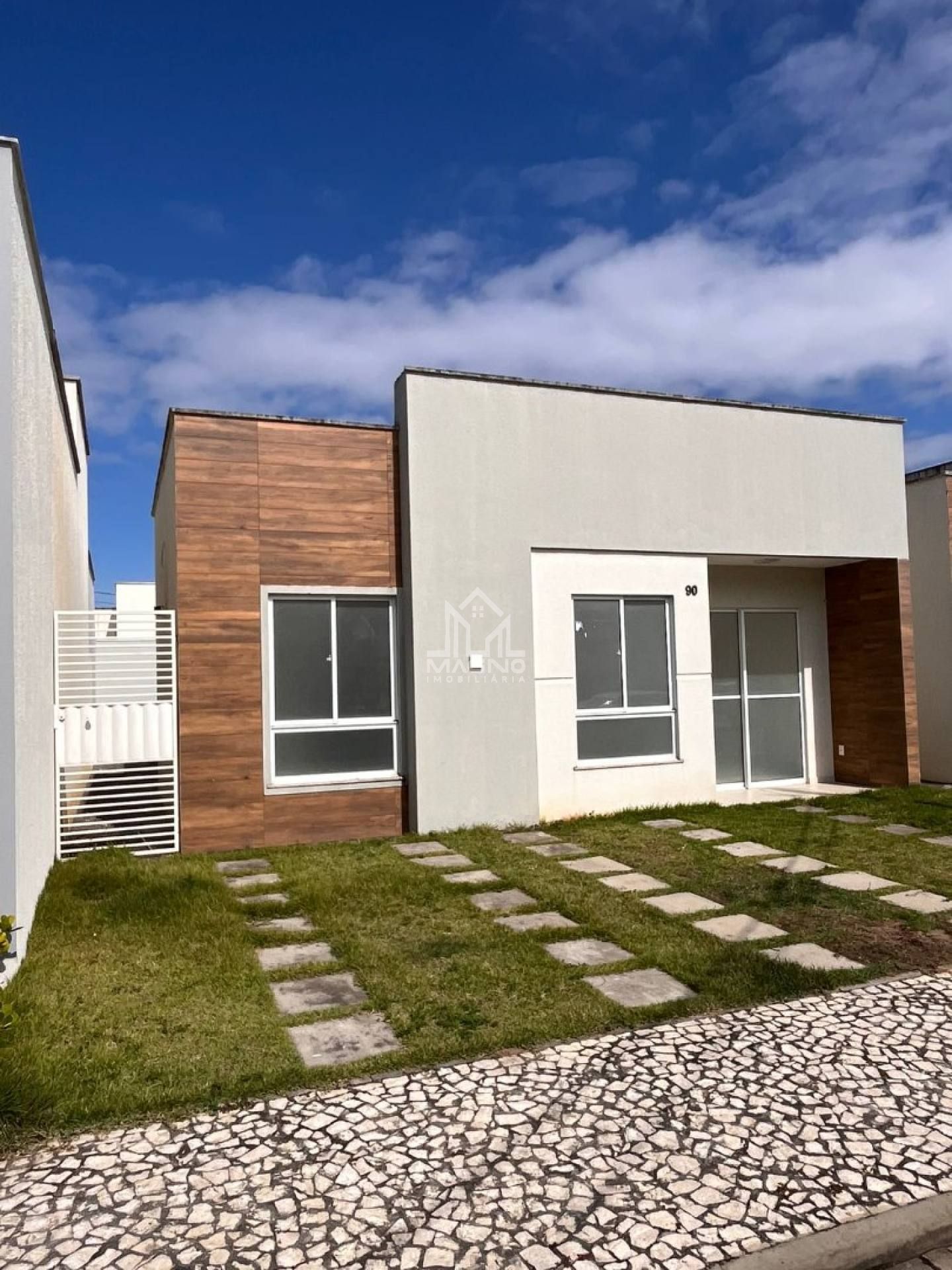 CASA EM CONDOMINIO REGIÃO SIM