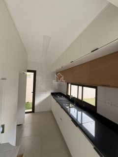 Casa em Condomínio Semi Mobiliada