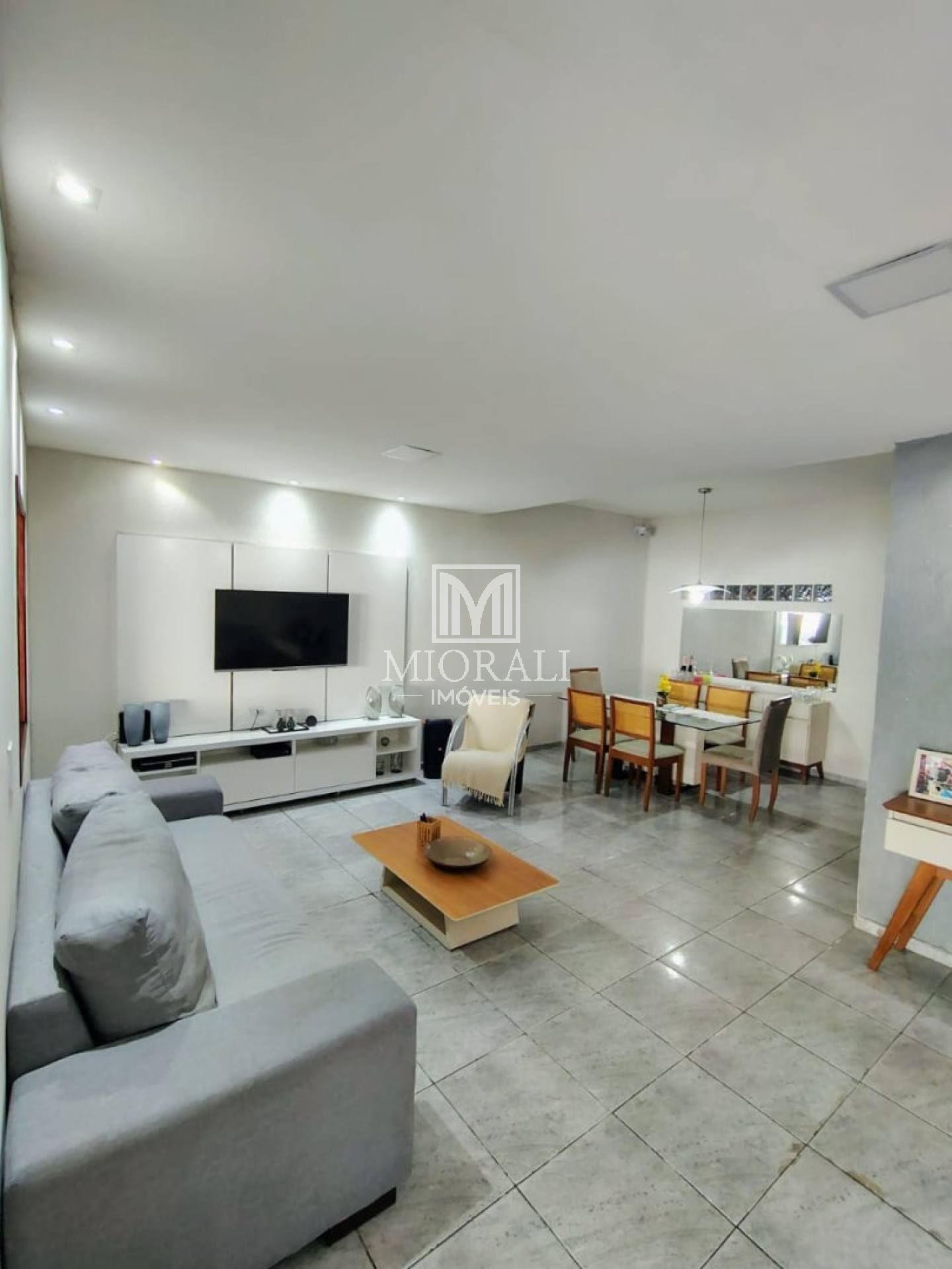 Casa com 4 quartos e primeiro andar no Graciliano Ramos