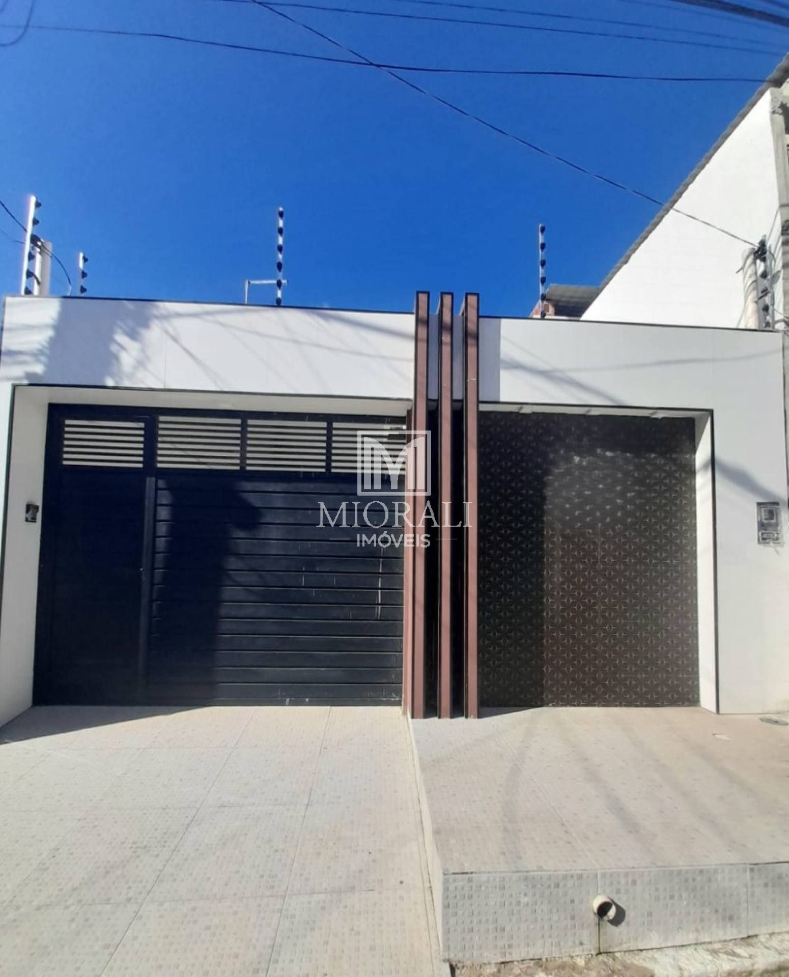 Casa nova com planejados, área gourmet e fino acabamento na Santa Lúcia