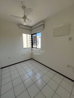 Apartamento 3 quartos com 2 vagas e varanda na Jatiúca, a 4 quadras da praia