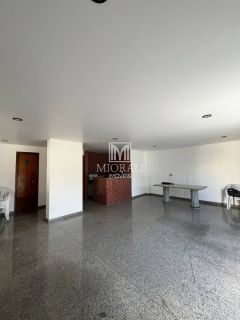 Apartamento 3 quartos com 2 vagas e varanda na Jatiúca, a 4 quadras da praia