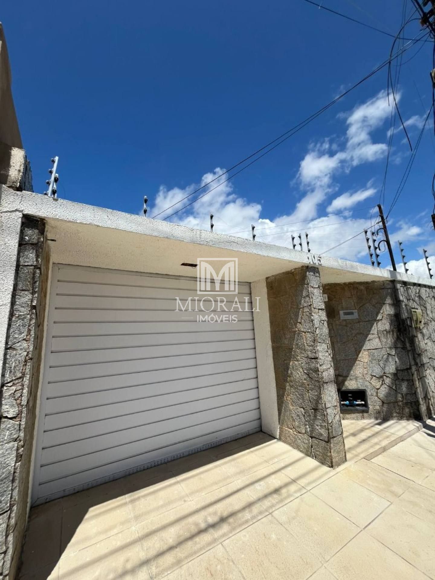 BD - Casa 3 quartos com 2 suítes à venda no Feitosa em rua pública próxima a Lamenha Filho