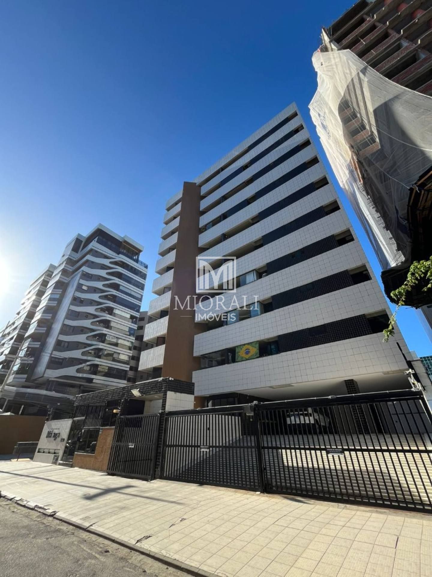 BD - Apartamento 92m² a 2 quadras da praia 3 quartos com suíte no Edf Málaga