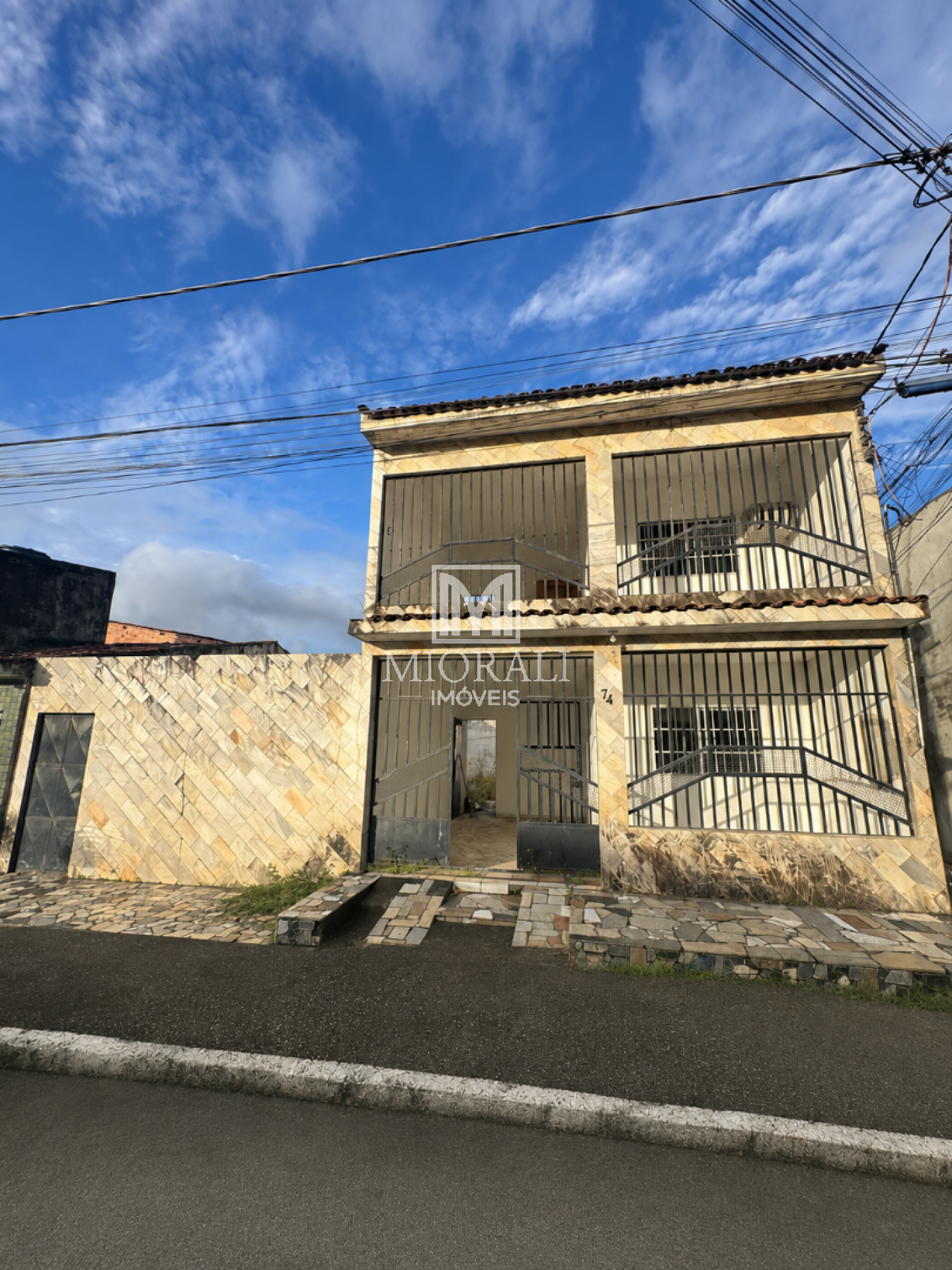 MC - Casa 1º andar com terreno incluso na Santa Lúcia 3 quartos 2 suítes não financia