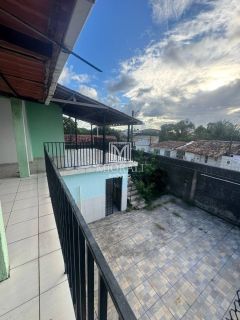 FM - Casa de esquina com primeiro andar no Benedito Bentes próximo ao Preço Bom