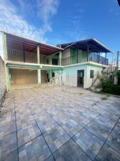 FM - Casa de esquina com primeiro andar no Benedito Bentes próximo ao Preço Bom