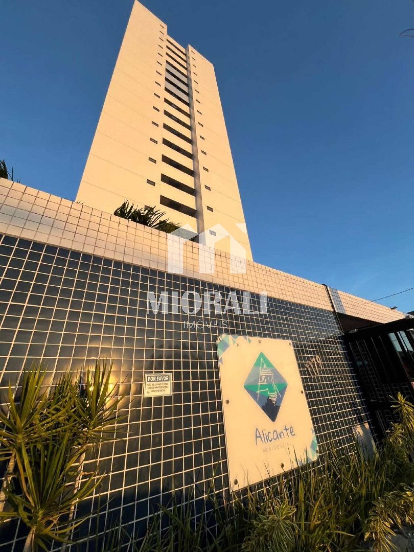 BD - Apartamento 2 quartos com suíte no Residencial Alicante Barro Duro Avenida Juca Sampaio