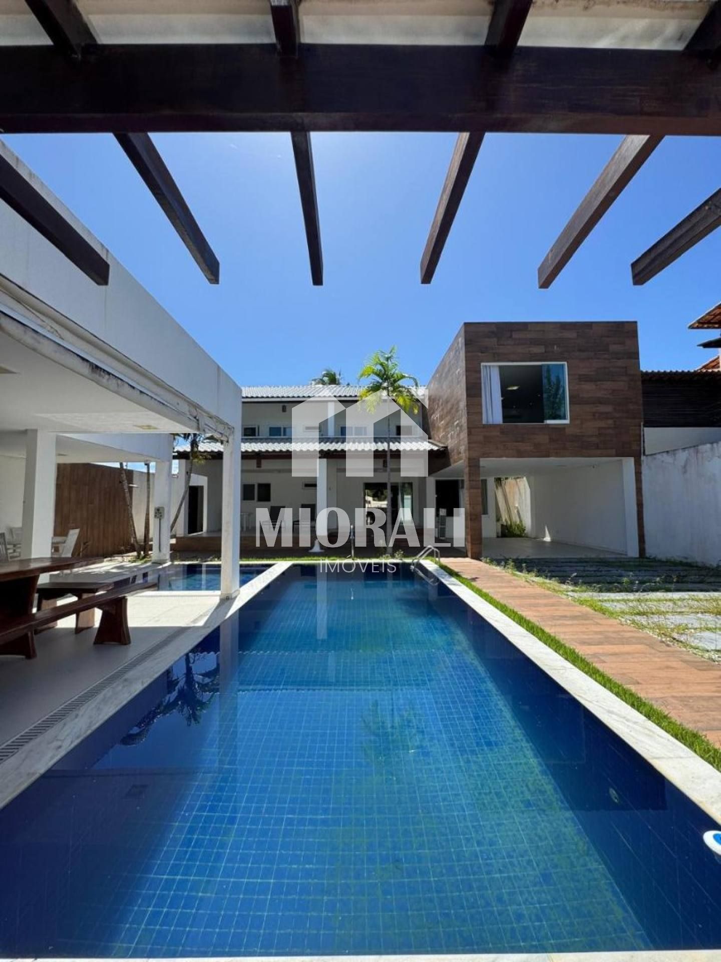 LT - Casa alto padrão 4 quartos 3 suítes mobiliada com 2 piscinas na Praia do Francês 394m²
