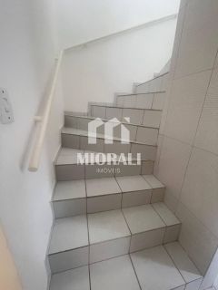 JV - Aluguel Casa duplex 3 suítes com quintal e 2 vagas em condomínio com piscina no Antares