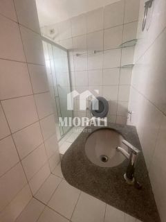 JV - Aluguel Casa duplex 3 suítes com quintal e 2 vagas em condomínio com piscina no Antares
