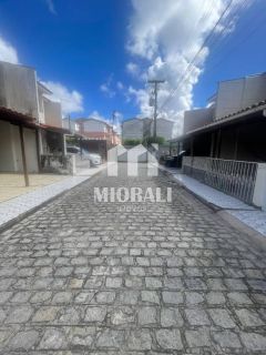 JV - Aluguel Casa duplex 3 suítes com quintal e 2 vagas em condomínio com piscina no Antares