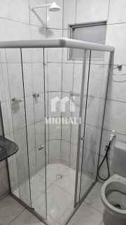JV - Aluguel Casa duplex 3 suítes com quintal e 2 vagas em condomínio com piscina no Antares