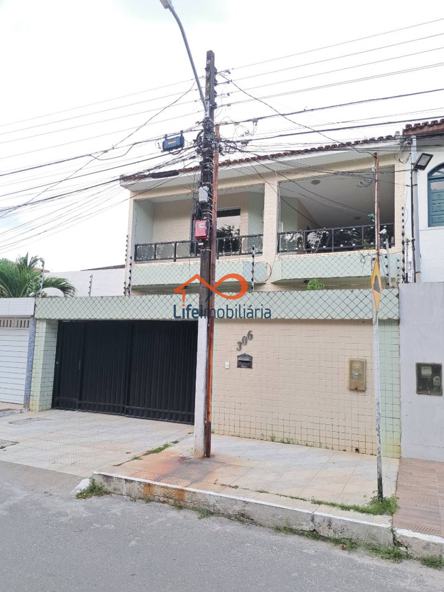 Linda casa com 04 Suítes em ótima localização no Conj. JK, Bairro Jabotiana.