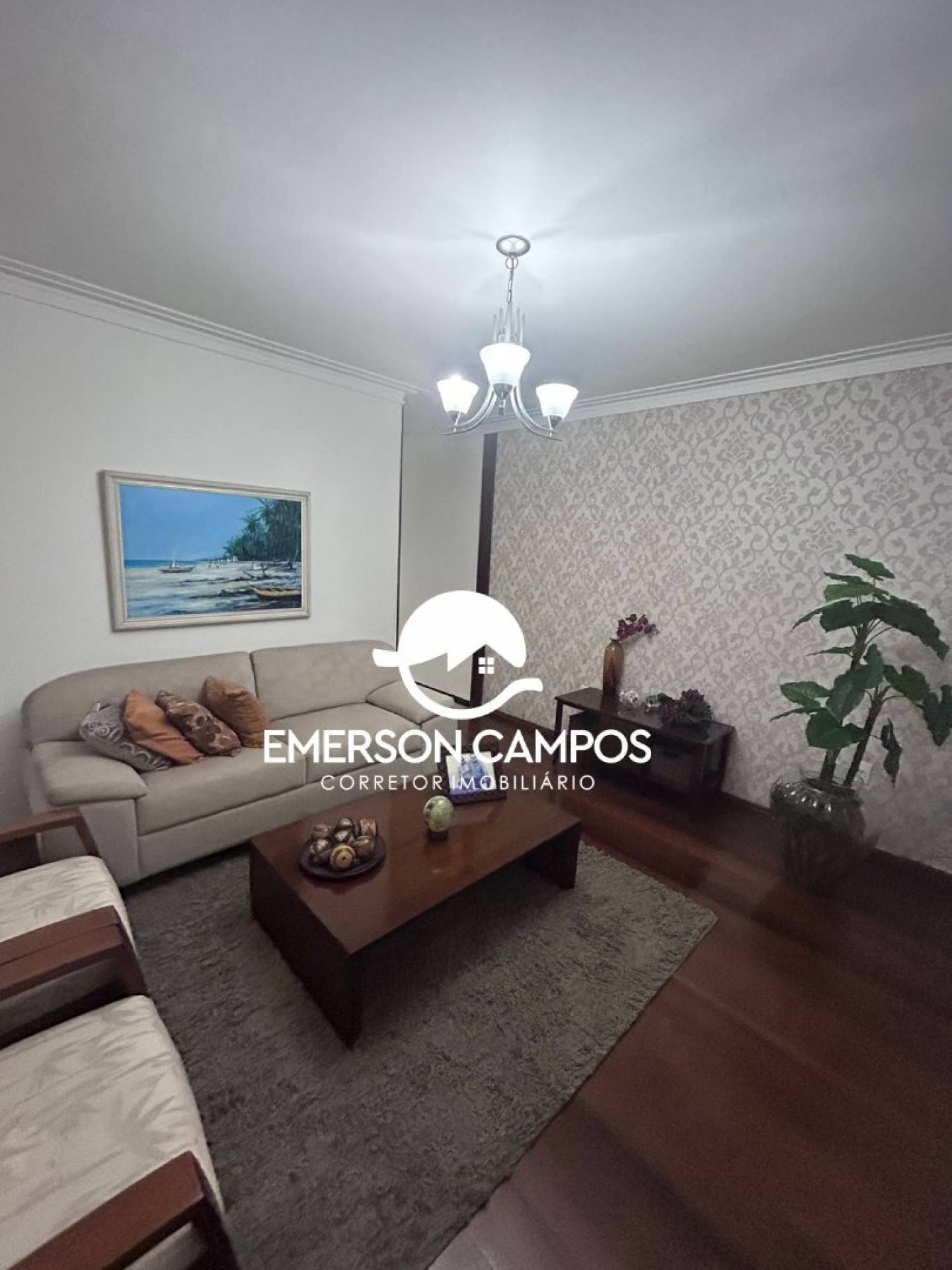 Casa à venda, Ampla e Ventilada, Com 4 Dormitórios Sendo 3 Suítes e 8 Vagas de Garagem no Bairro Suíssa