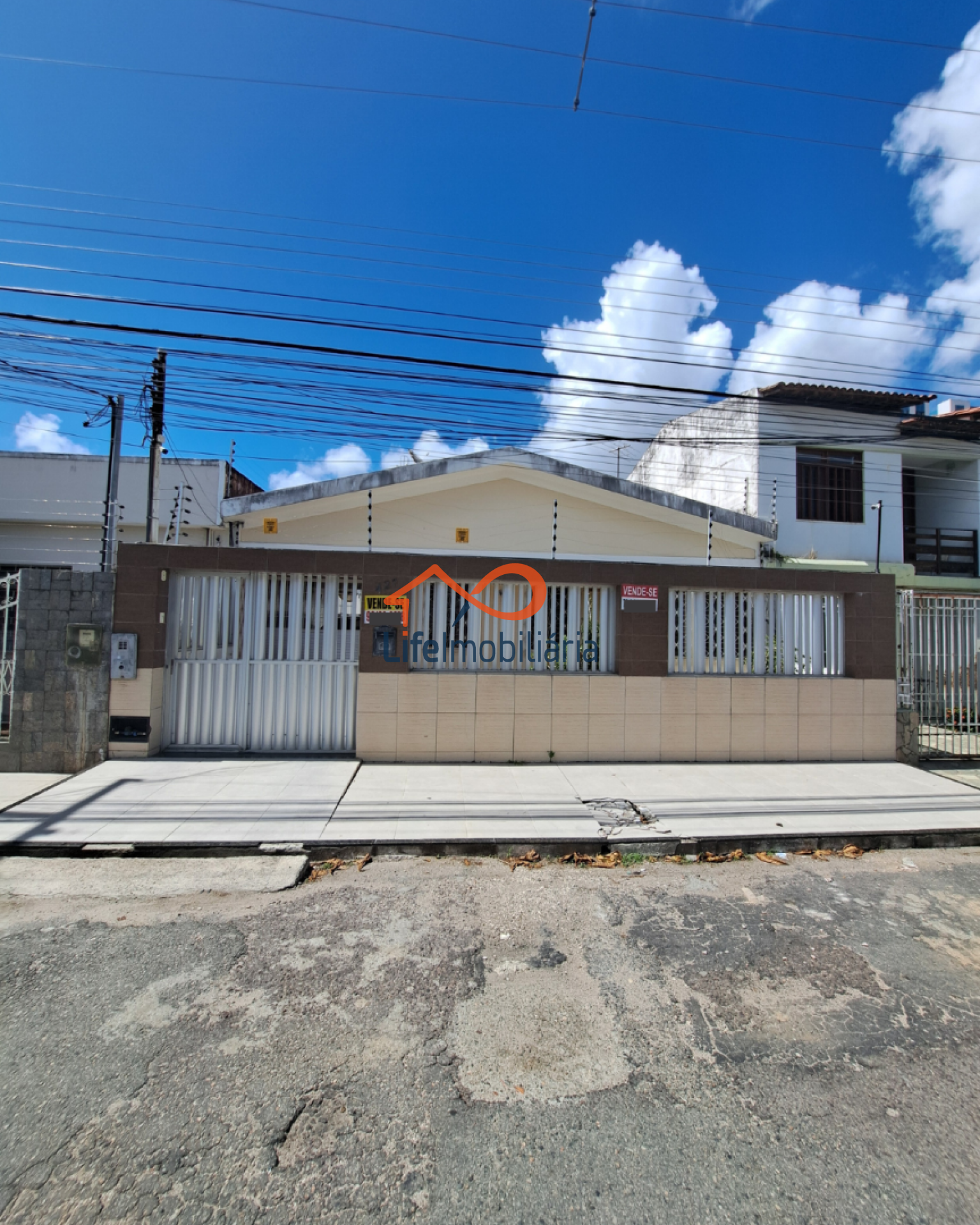 Casa a Venda com 3 Dormitórios Sendo 3 Suítes - Excelente localização no bairro Suíssa!
