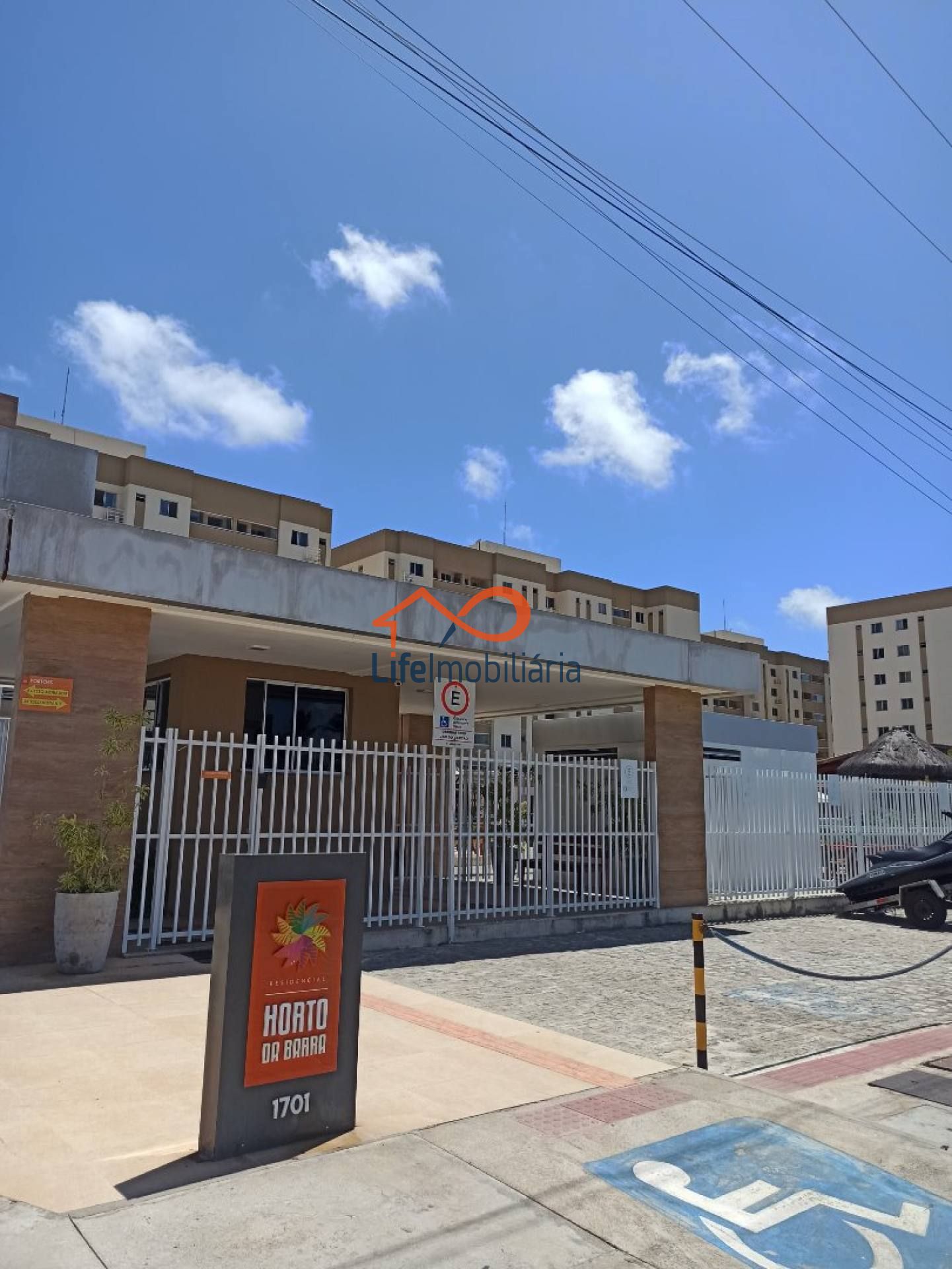 Apartamento à venda No Condomínio Horto da Barra, 2/4 Sendo 1 Suíte, 6°Andar. A Poucos Metros Da Praia.