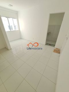 Apartamento à Venda – Condomínio Vida Residencial com 2/4, elevador, 1° Andar e Área de Lazer Completa.