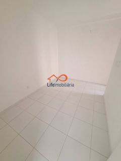 Apartamento à Venda – Condomínio Vida Residencial com 2/4, elevador, 1° Andar e Área de Lazer Completa.
