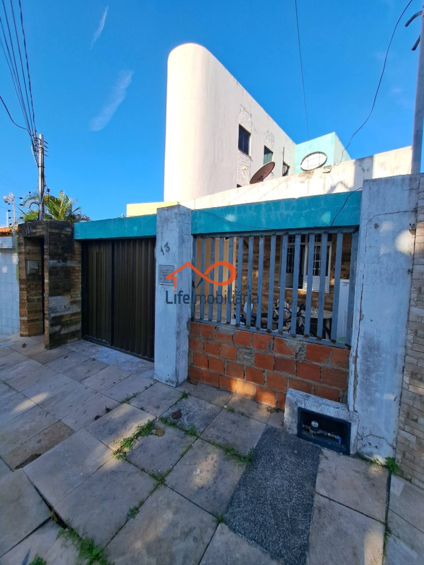 Casa à Venda no Bairro Aeroporto Com 3/4 - Excelente Localização