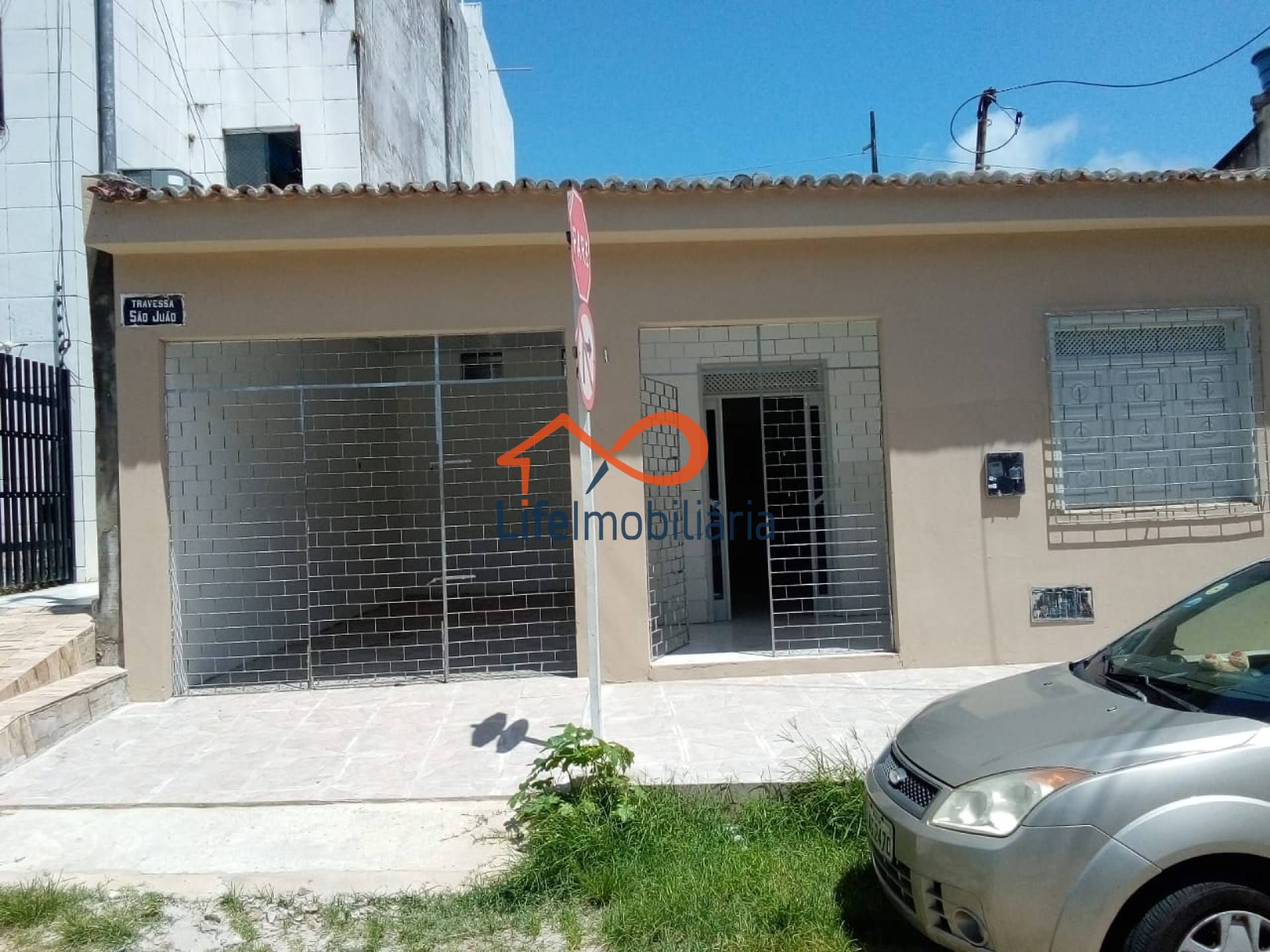 Casa à venda de andar com 3 quartos sendo 1 suíte no Bairro Santo Antônio