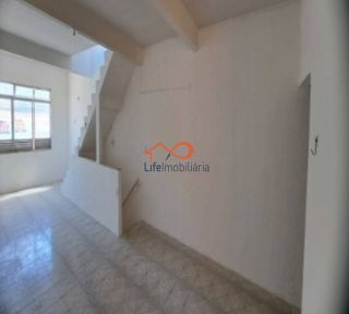 Casa à Venda no Bairro Industrial com 4 Quartos Sendo Duas Suítes.