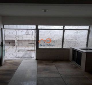 Casa à Venda no Bairro Industrial com 4 Quartos Sendo Duas Suítes.