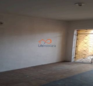 Casa à Venda no Bairro Industrial com 4 Quartos Sendo Duas Suítes.