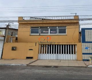 Casa à Venda no Bairro Industrial com 4 Quartos Sendo Duas Suítes.