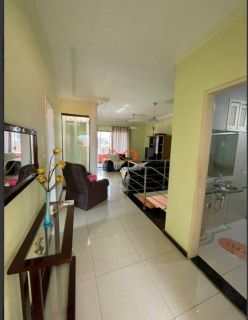 CASA COM 2 PAVIMENTOS