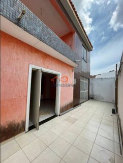 CASA COM 2 PAVIMENTOS