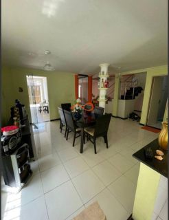 CASA COM 2 PAVIMENTOS