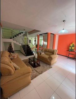 CASA COM 2 PAVIMENTOS