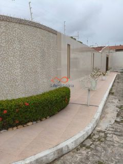 Linda Casa à Venda, Com 3/4 Sendo 1 Suíte, 3 Vagas de Garagem, Reformada e Super Funcional.