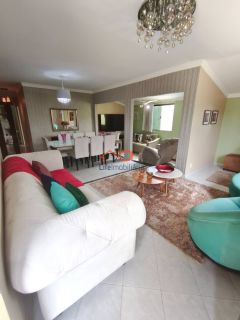 Linda Casa à Venda, Com 3/4 Sendo 1 Suíte, 3 Vagas de Garagem, Reformada e Super Funcional.