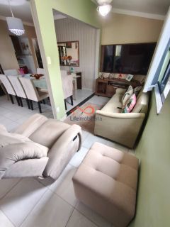 Linda Casa à Venda, Com 3/4 Sendo 1 Suíte, 3 Vagas de Garagem, Reformada e Super Funcional.