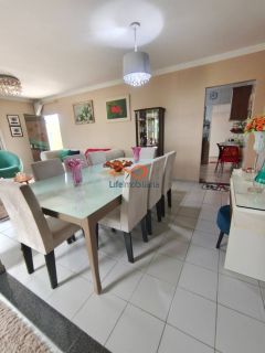 Linda Casa à Venda, Com 3/4 Sendo 1 Suíte, 3 Vagas de Garagem, Reformada e Super Funcional.