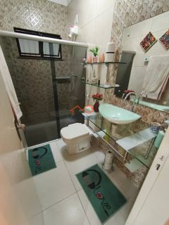 Linda Casa à Venda, Com 3/4 Sendo 1 Suíte, 3 Vagas de Garagem, Reformada e Super Funcional.
