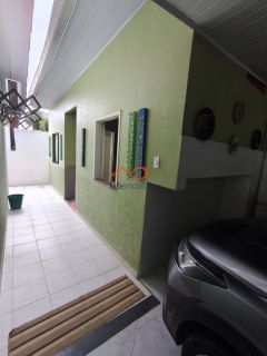 Linda Casa à Venda, Com 3/4 Sendo 1 Suíte, 3 Vagas de Garagem, Reformada e Super Funcional.