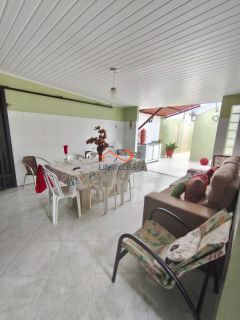 Linda Casa à Venda, Com 3/4 Sendo 1 Suíte, 3 Vagas de Garagem, Reformada e Super Funcional.