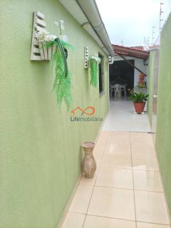 Linda Casa à Venda, Com 3/4 Sendo 1 Suíte, 3 Vagas de Garagem, Reformada e Super Funcional.