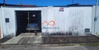 Casa à venda no Fernando Collor Com 4/4, 2WC e Garagem.