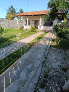 Casa à venda com 2/4 em Pirambu